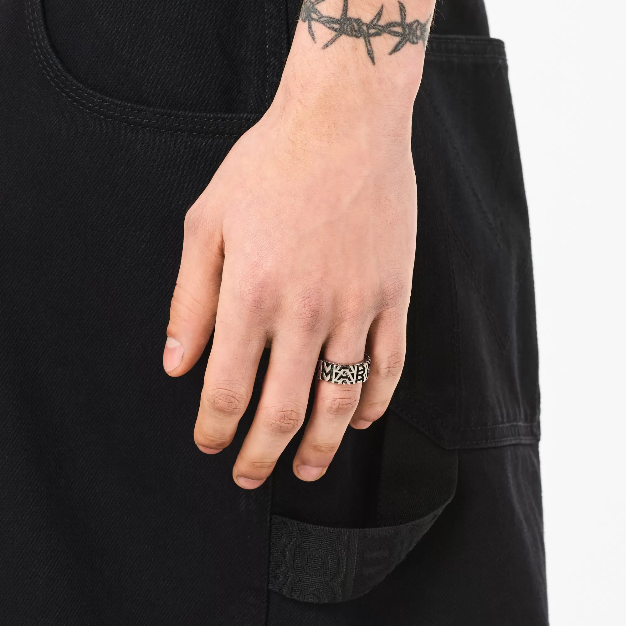 Marc Jacobs The Monogram Engraved Ring^ Ringe